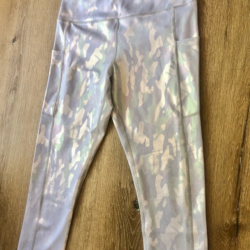 Zyia Active Womens White Shimmer Camouflage Cropped Leggings - Light N Tight 6-8